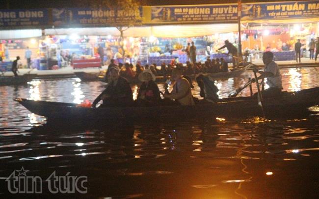 Chấn chỉnh đò suối Yến, du khách sẽ không phải trả phí vệ sinh ảnh 1